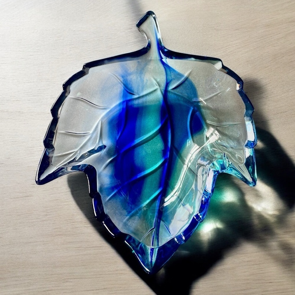 Mikasa small leaf dish, excellent condition, no flaws, so pretty